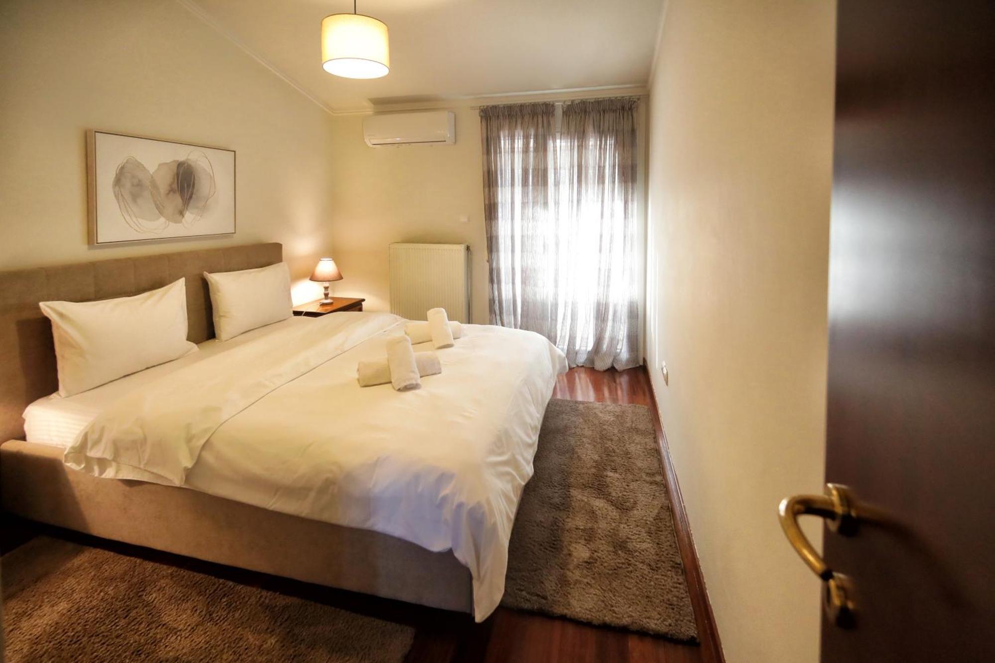 Swan Lake Front Apartment แคซโทเรีย ภายนอก รูปภาพ