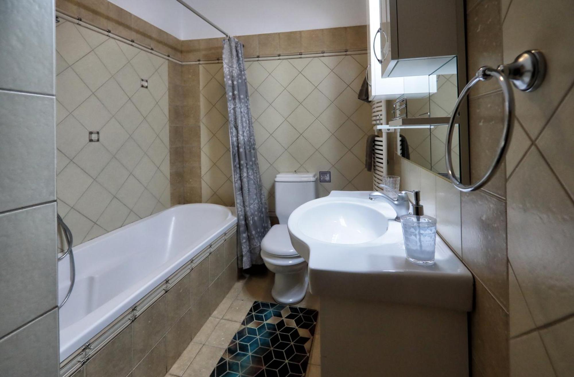 Swan Lake Front Apartment แคซโทเรีย ภายนอก รูปภาพ