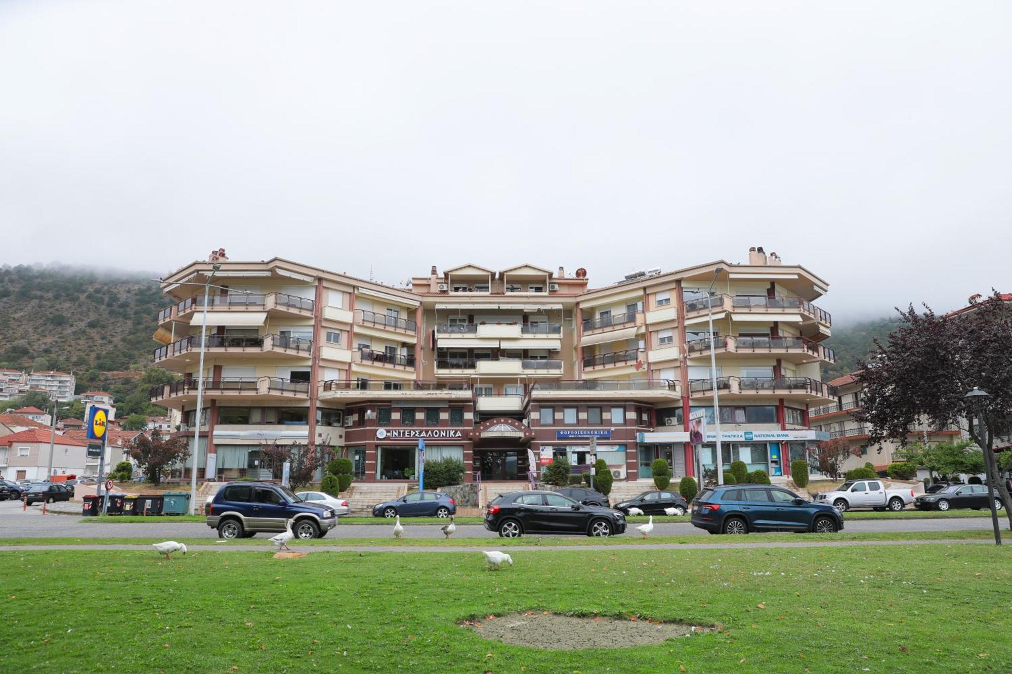 Swan Lake Front Apartment แคซโทเรีย ภายนอก รูปภาพ