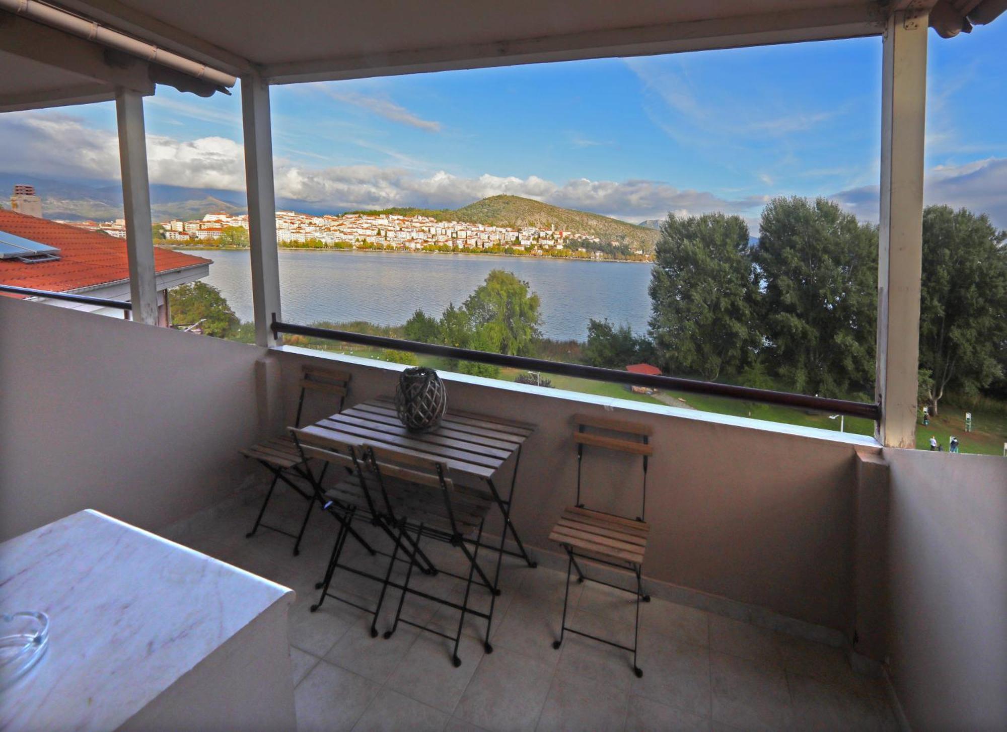 Swan Lake Front Apartment แคซโทเรีย ภายนอก รูปภาพ
