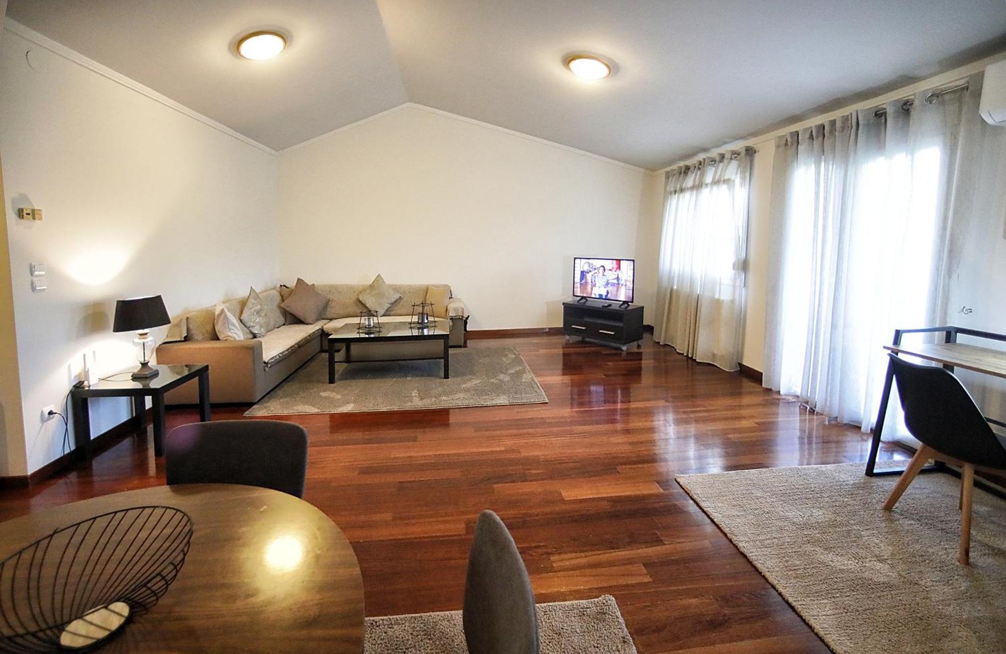 Swan Lake Front Apartment แคซโทเรีย ภายนอก รูปภาพ